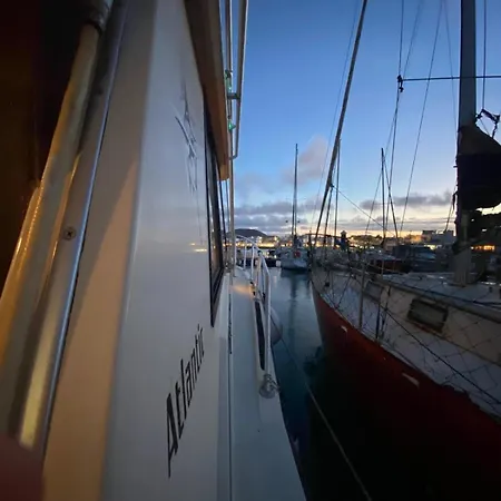 بوتيل Corralejo Boat Experience *