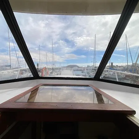 Corralejo Boat Experience بوتيل