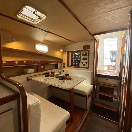 Corralejo Boat Experience بوتيل