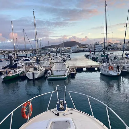 بوتيل Corralejo Boat Experience *