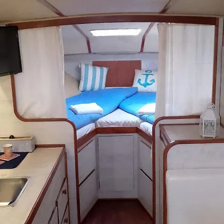 Corralejo Boat Experience بوتيل