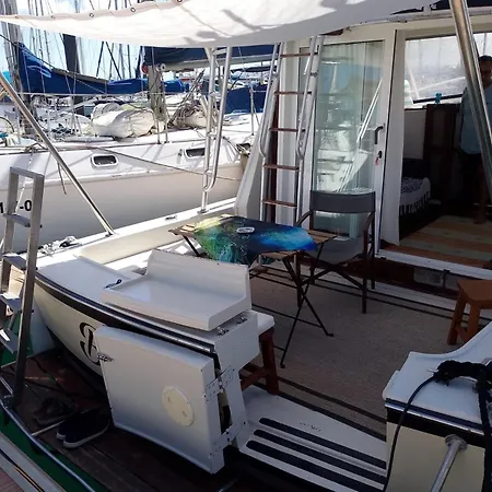 Corralejo Boat Experience بوتيل
